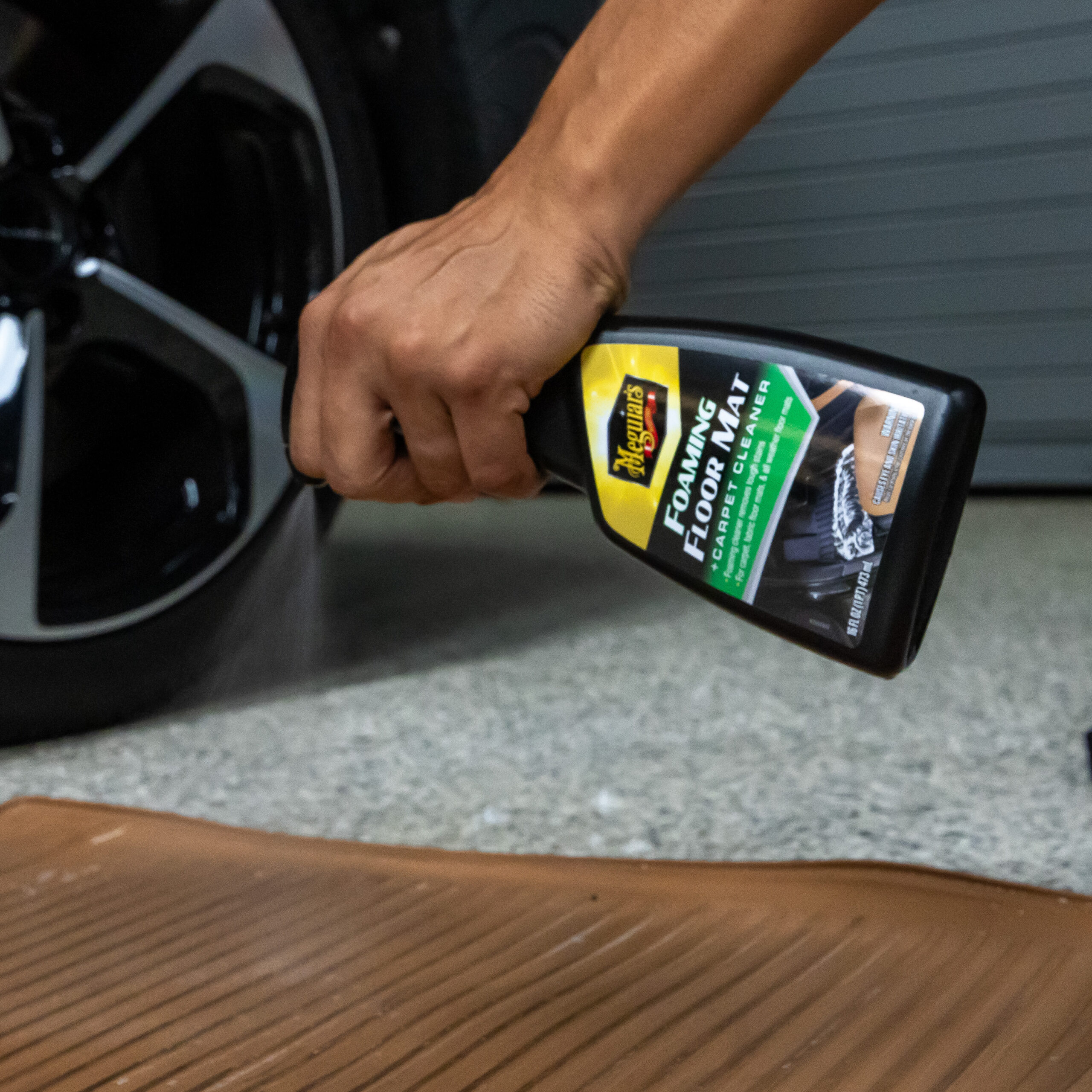 Foaming Floormat & Carpet Cleaner - Vloermat-, Tapijt-, & Bekledingreiniger - 473ml